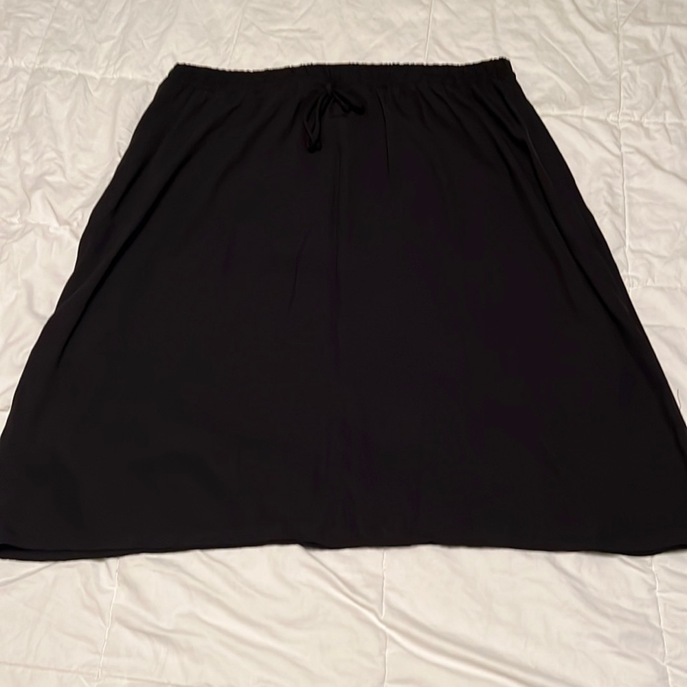 Black kneelength lightweight skirt